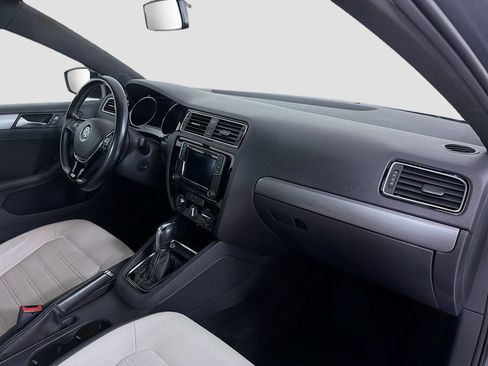 Used 2016 Volkswagen Jetta Sport FWD image 29