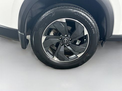 Used 2024 Nissan Rogue SV FWD image 11