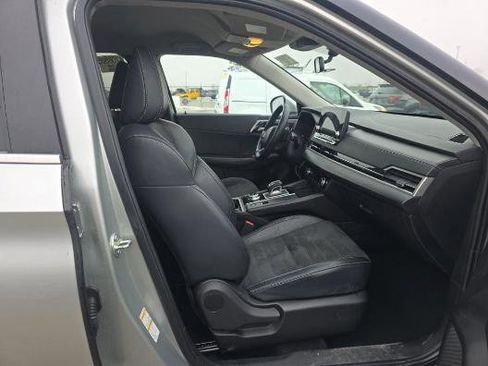 Used 2024 Mitsubishi Outlander SE Black Edition image 15