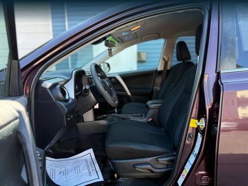 Used 2018 Toyota RAV4 LE w/ All Weather Liner Package AWD/4WD image 10