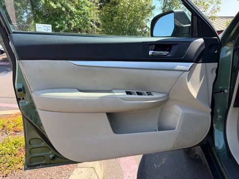 Used 2011 Subaru Outback 2.5i Premium AWD/4WD image 11