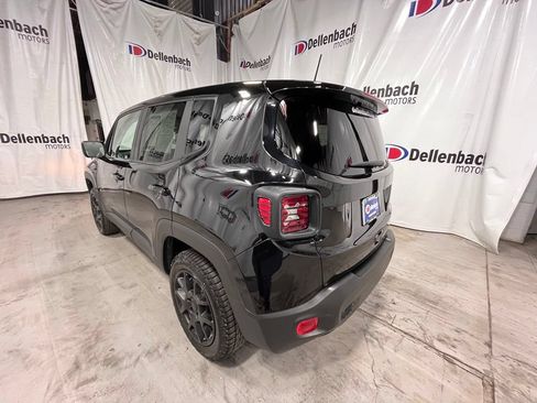 Used 2023 Jeep Renegade Latitude AWD/4WD image 5