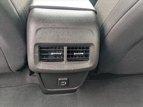 Used 2023 Chevrolet Equinox LT image 17