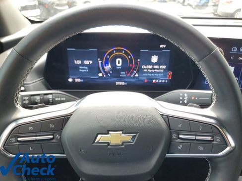 Certified 2025 Chevrolet Traverse LT FWD image 22
