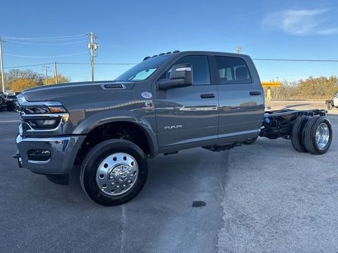 New 2026 RAM 4500 4x4 Crew Cab DRW image 16