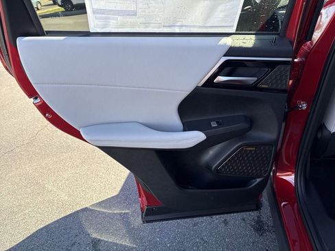 New 2025 Mitsubishi Outlander SE image 27