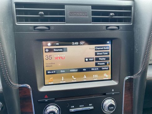 Used 2016 Lincoln Navigator Reserve image 14