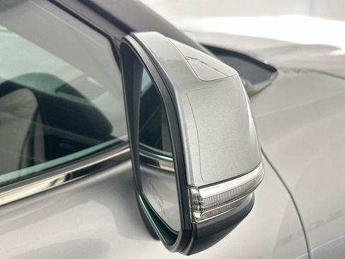 Used 2023 Toyota Highlander LE image 10