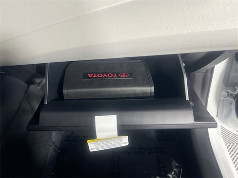 Used 2025 Toyota Corolla LE image 30