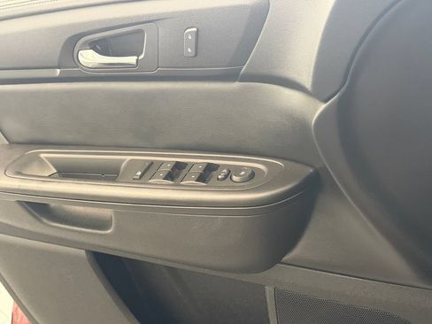 Used 2017 Chevrolet Traverse LT w/ Style and Technology Package FWD image 25