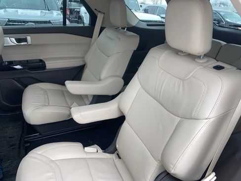 Used 2023 Ford Explorer Platinum w/ Technology Package image 24
