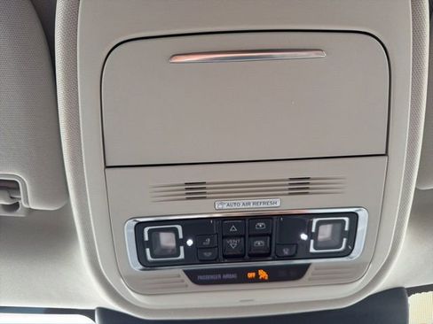 Certified 2025 Lincoln Navigator L Reserve image 32