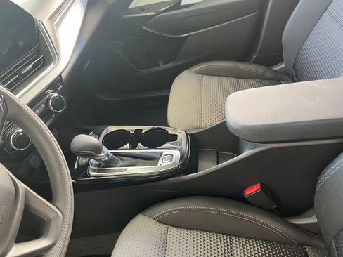 Used 2025 Chevrolet Trax LT image 41