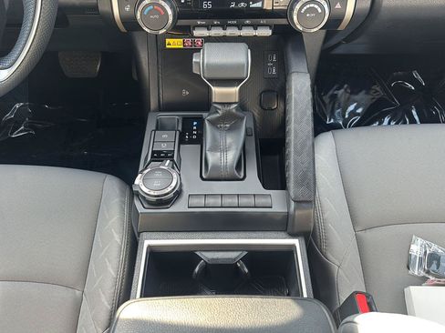 Used 2025 Toyota Tacoma SR5 AWD/4WD image 27