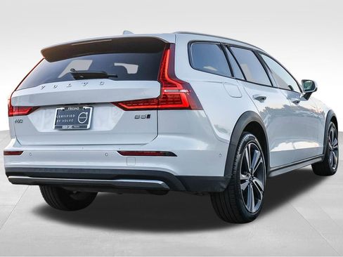 Used 2025 Volvo V60 B5 Cross Country Plus AWD/4WD image 5