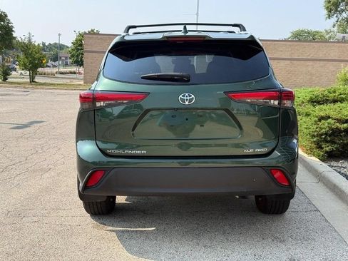 Used 2023 Toyota Highlander XLE AWD/4WD image 4