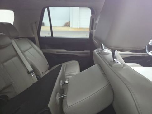 Used 2024 Ford Expedition Max XLT image 10