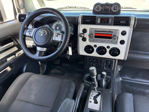 Used 2012 Toyota FJ Cruiser 4WD w/ Upgrade Pkg image 13