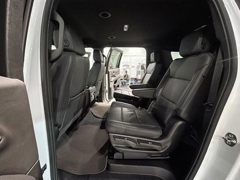 Used 2025 GMC Yukon XL Denali AWD/4WD image 11