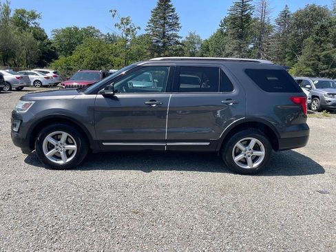 Used 2016 Ford Explorer XLT w/ Equipment Group 202A AWD/4WD image 8