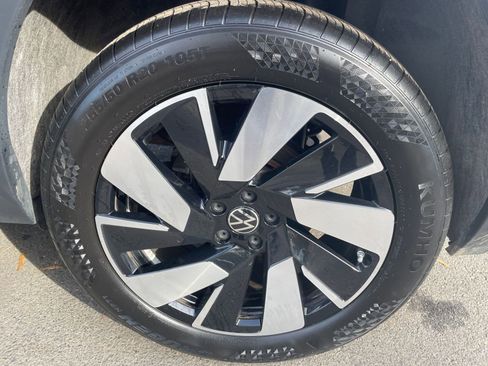 Used 2025 Volkswagen Atlas Cross Sport SE image 25