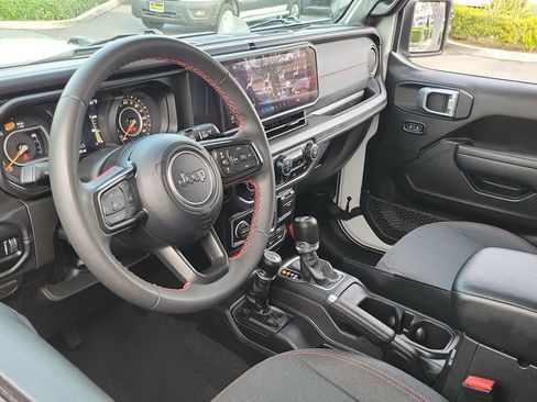 Used 2024 Jeep Wrangler Rubicon image 3