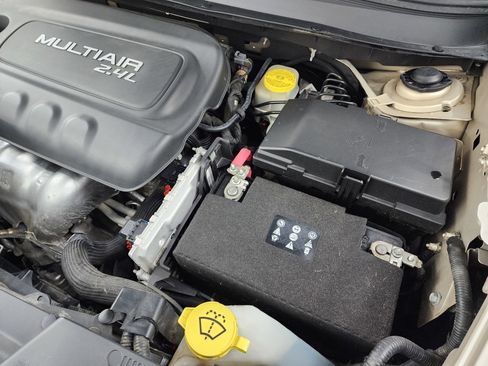 Used 2014 Jeep Cherokee Latitude FWD image 18
