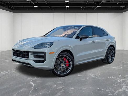Used 2024 Porsche Cayenne S image 1