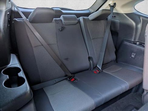 Used 2025 Toyota Highlander LE image 19