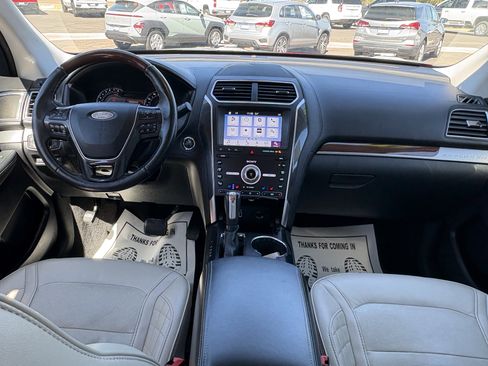 Used 2019 Ford Explorer Platinum image 15