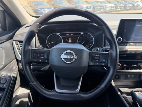 Used 2025 Nissan Rogue SV FWD image 29