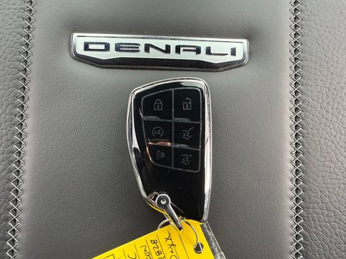 Used 2025 GMC Yukon Denali w/ Sun & Power Step Package AWD/4WD image 45