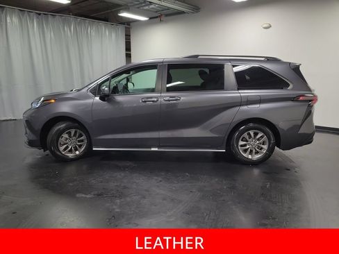 Used 2025 Toyota Sienna XLE w/ XLE Plus Package FWD image 5