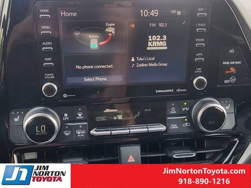 Used 2020 Toyota Highlander XLE AWD/4WD image 17