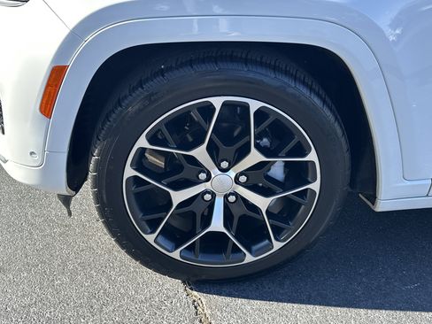 Used 2023 Jeep Grand Cherokee Summit image 13