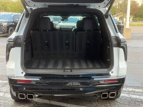 Used 2025 Chevrolet Traverse High Country FWD image 8