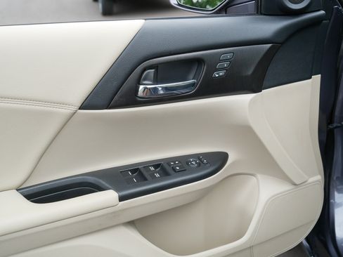 Used 2015 Honda Accord Touring image 15