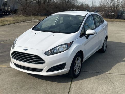 Used 2017 Ford Fiesta SE image 1