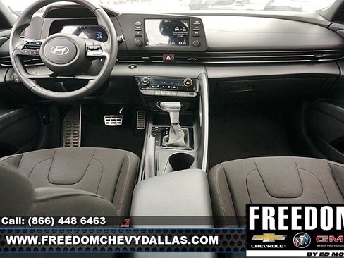 Used 2025 Hyundai Elantra Sport FWD image 7