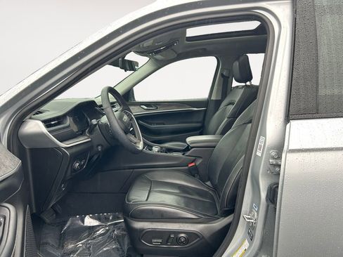 Used 2023 Jeep Grand Cherokee L Limited w/ Luxury Tech Group II image 15