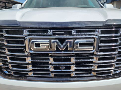 New 2026 GMC Yukon XL Denali Ultimate AWD/4WD image 9