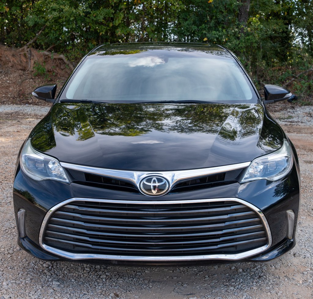 Used 2016 Toyota Avalon Limited w/ Toyota Safety Sense Package FWD image 4