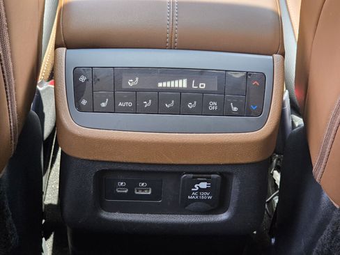 Used 2024 Nissan Pathfinder Platinum w/ Black Appearance Package FWD image 13