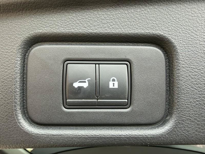 Used 2022 Nissan Pathfinder SV w/ SV Premium Package AWD/4WD image 8