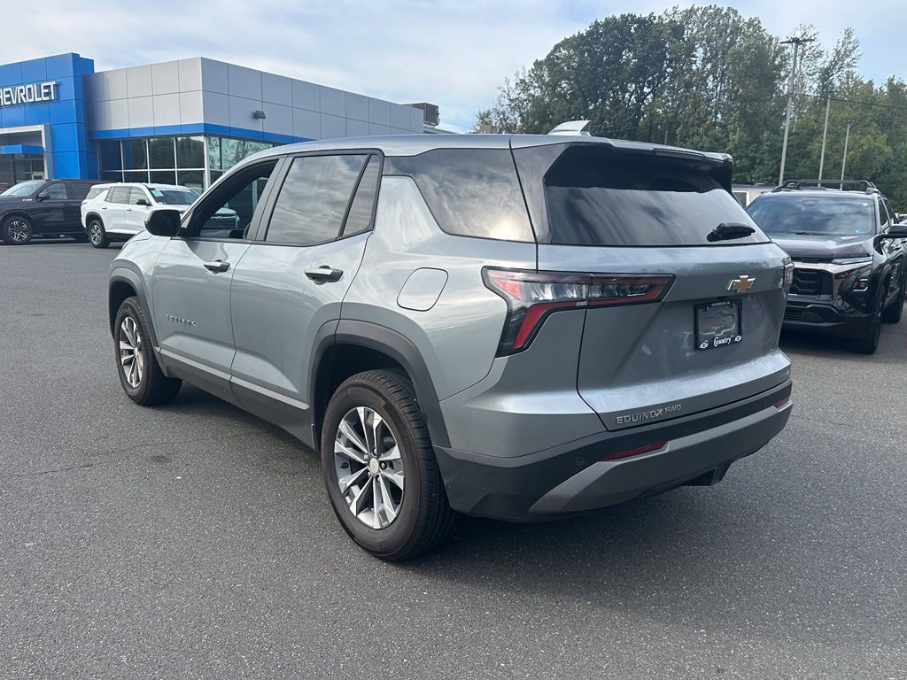 Used 2026 Chevrolet Equinox LT AWD/4WD image 10