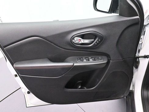 Used 2022 Jeep Cherokee Trailhawk w/ Premium Leather Package AWD/4WD image 11
