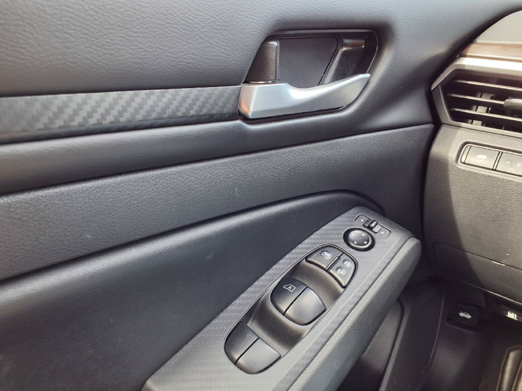 Used 2025 Nissan Altima 2.5 SV FWD image 21