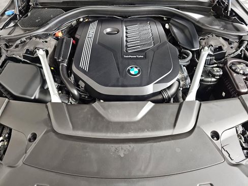 Used 2022 BMW 740i w/ M Sport Package RWD image 14