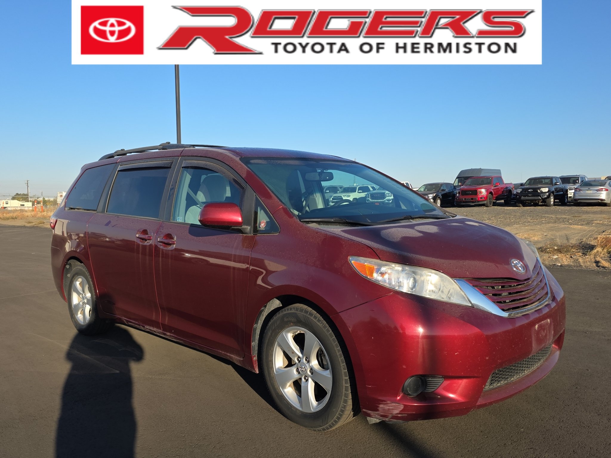 Used 2015 Toyota Sienna LE FWD image 1
