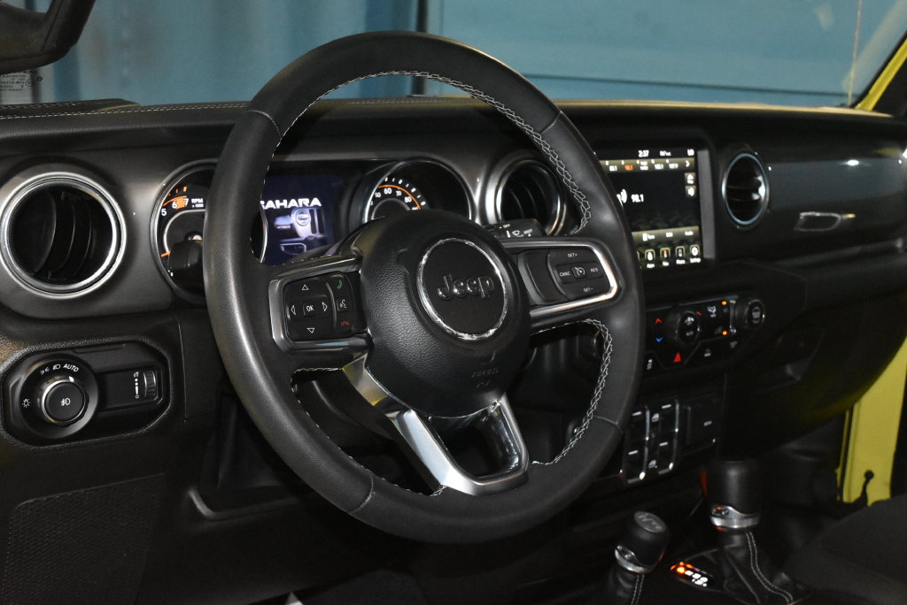 Used 2023 Jeep Wrangler Unlimited Sahara AWD/4WD image 2